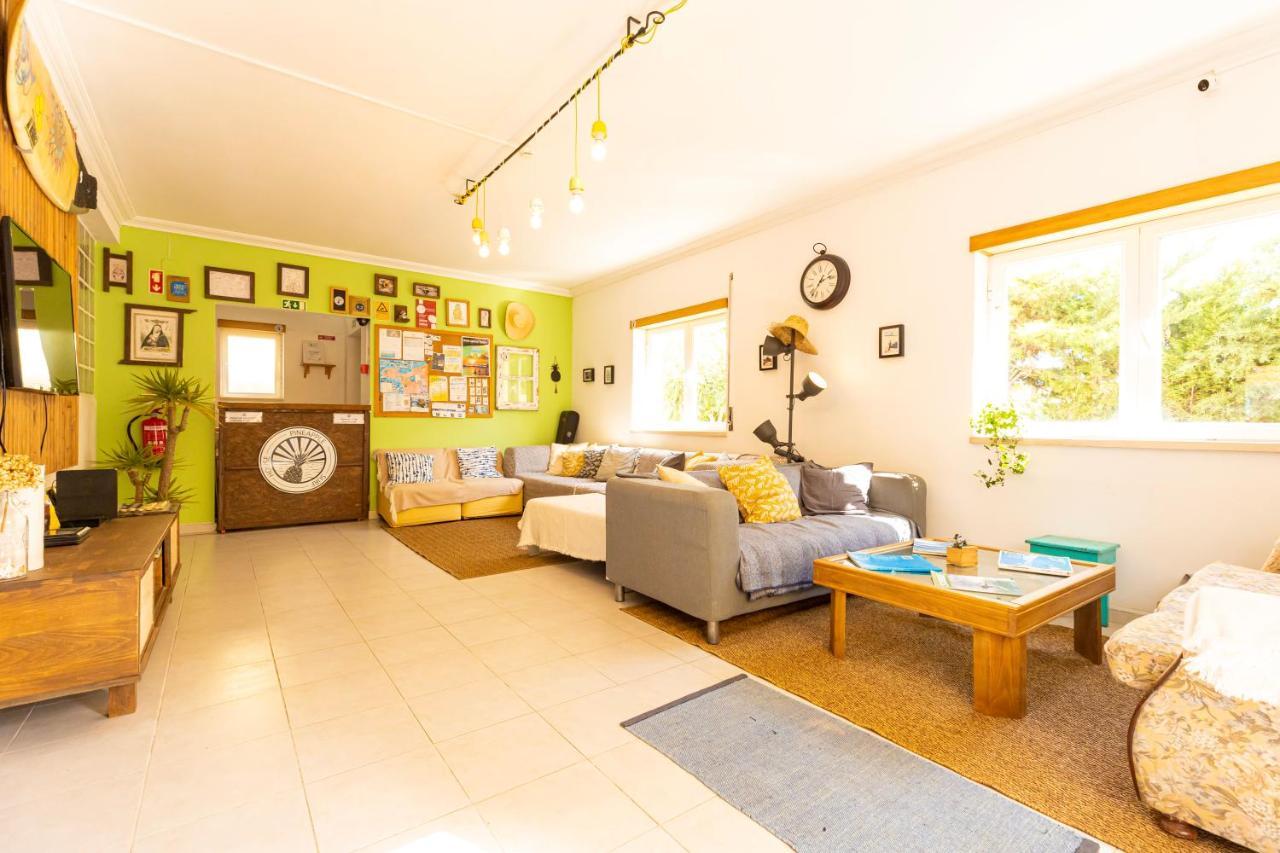 Albergue Pineapple Surf House Atouguia Da Baleia Exterior foto