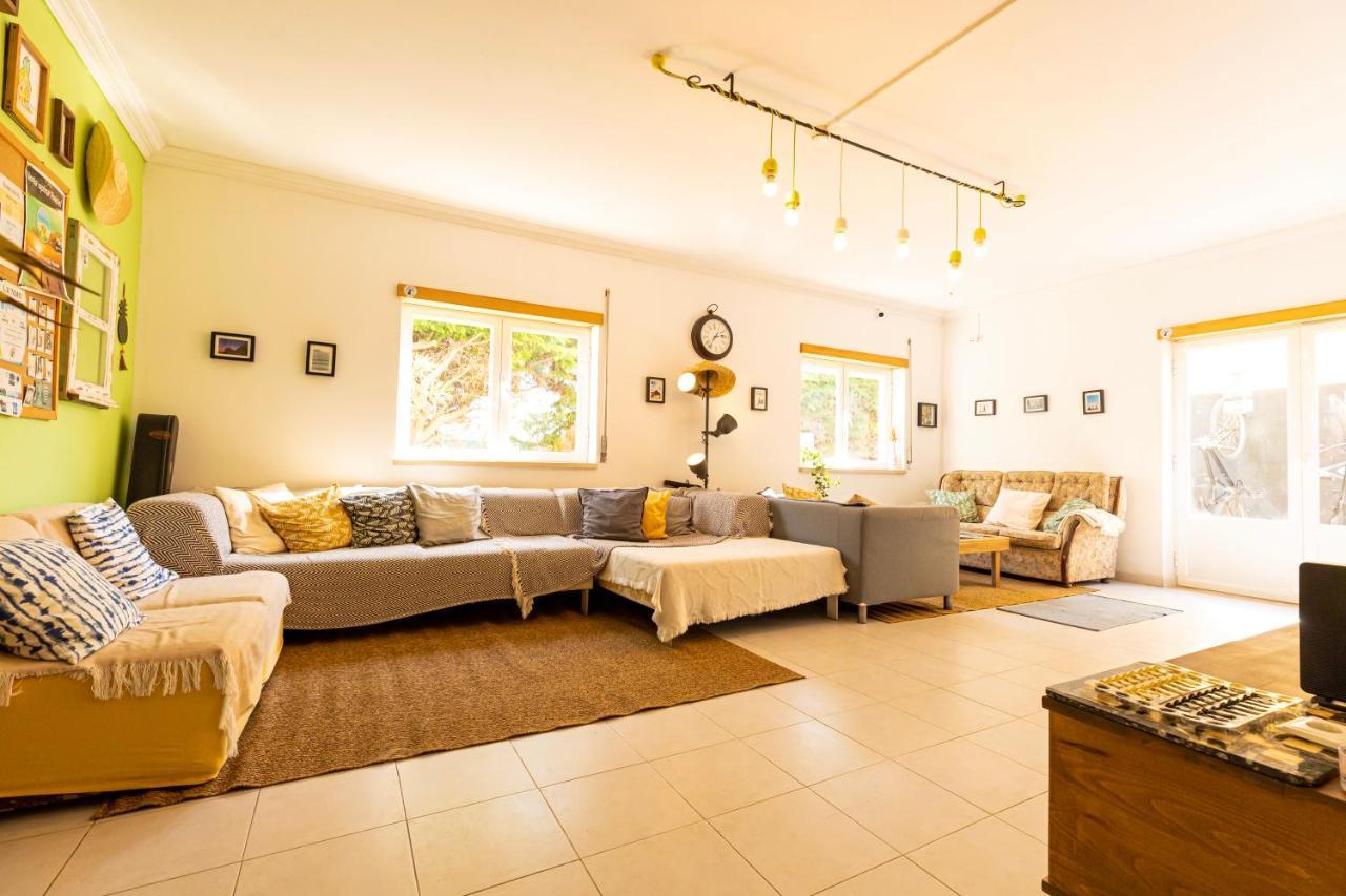 Albergue Pineapple Surf House Atouguia Da Baleia Exterior foto
