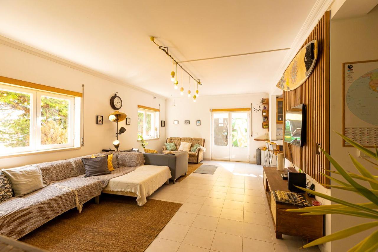 Albergue Pineapple Surf House Atouguia Da Baleia Exterior foto