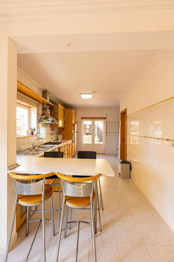 Albergue Pineapple Surf House Atouguia Da Baleia Exterior foto