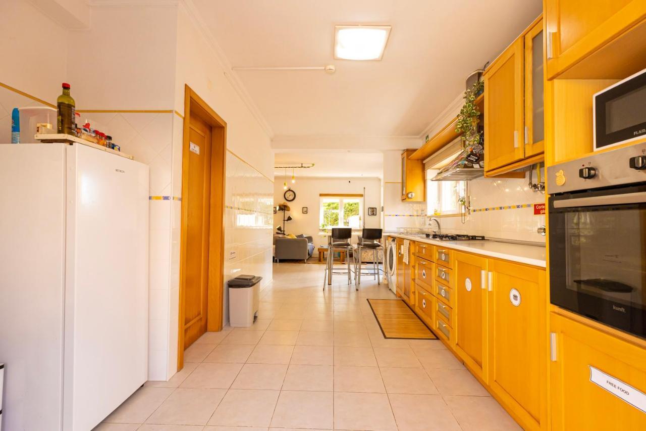 Albergue Pineapple Surf House Atouguia Da Baleia Exterior foto