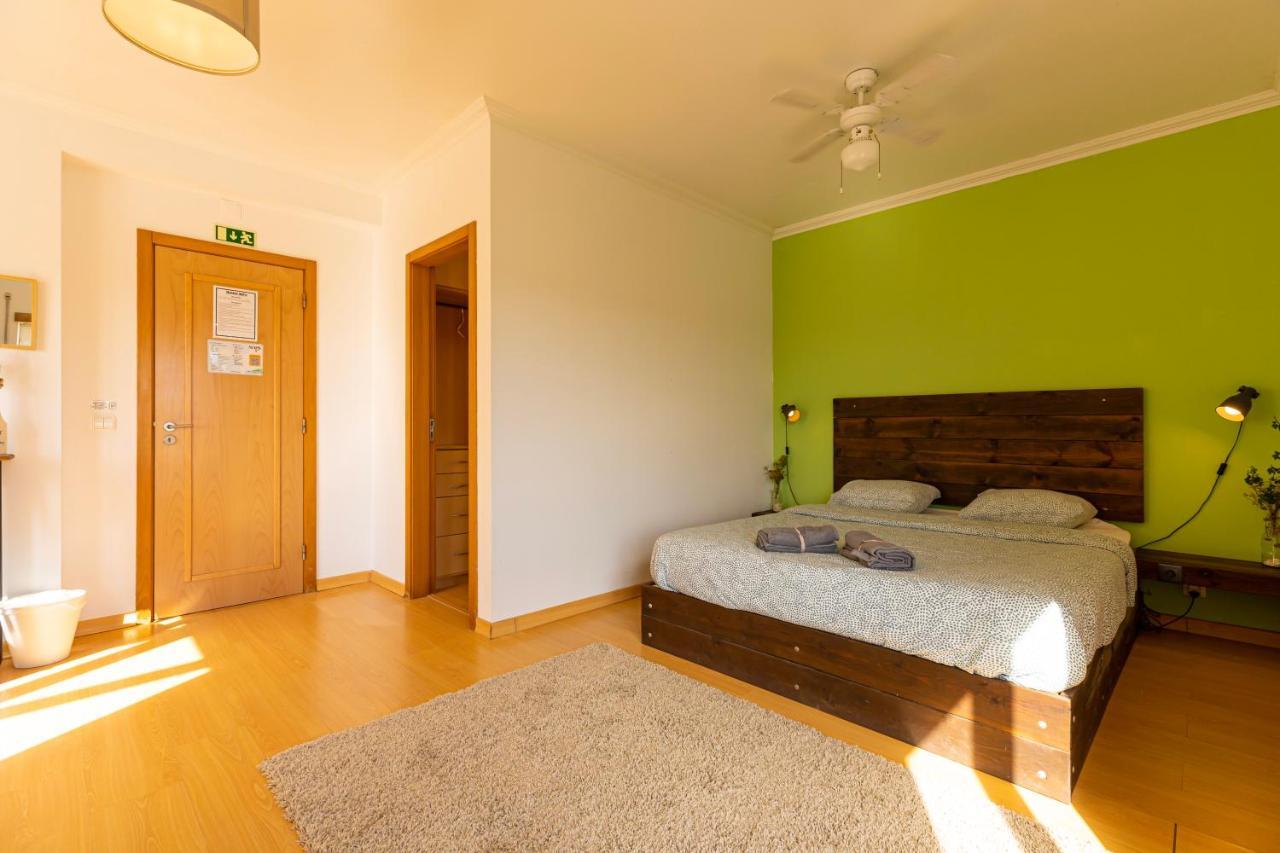 Albergue Pineapple Surf House Atouguia Da Baleia Exterior foto