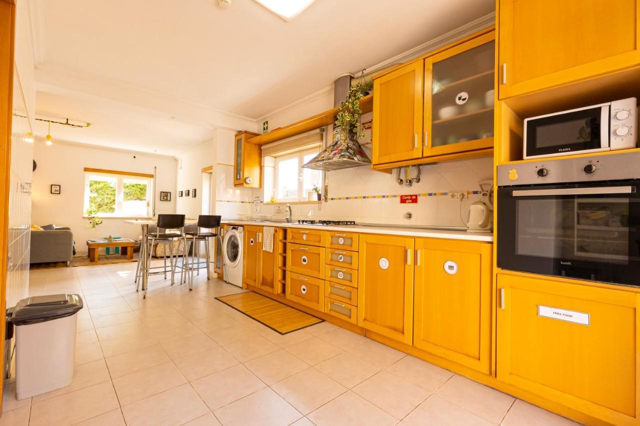 Albergue Pineapple Surf House Atouguia Da Baleia Exterior foto