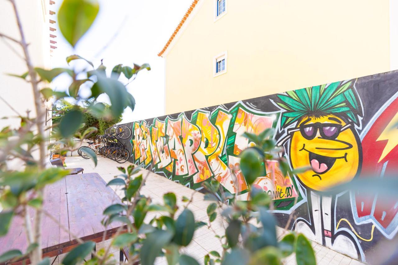 Albergue Pineapple Surf House Atouguia Da Baleia Exterior foto