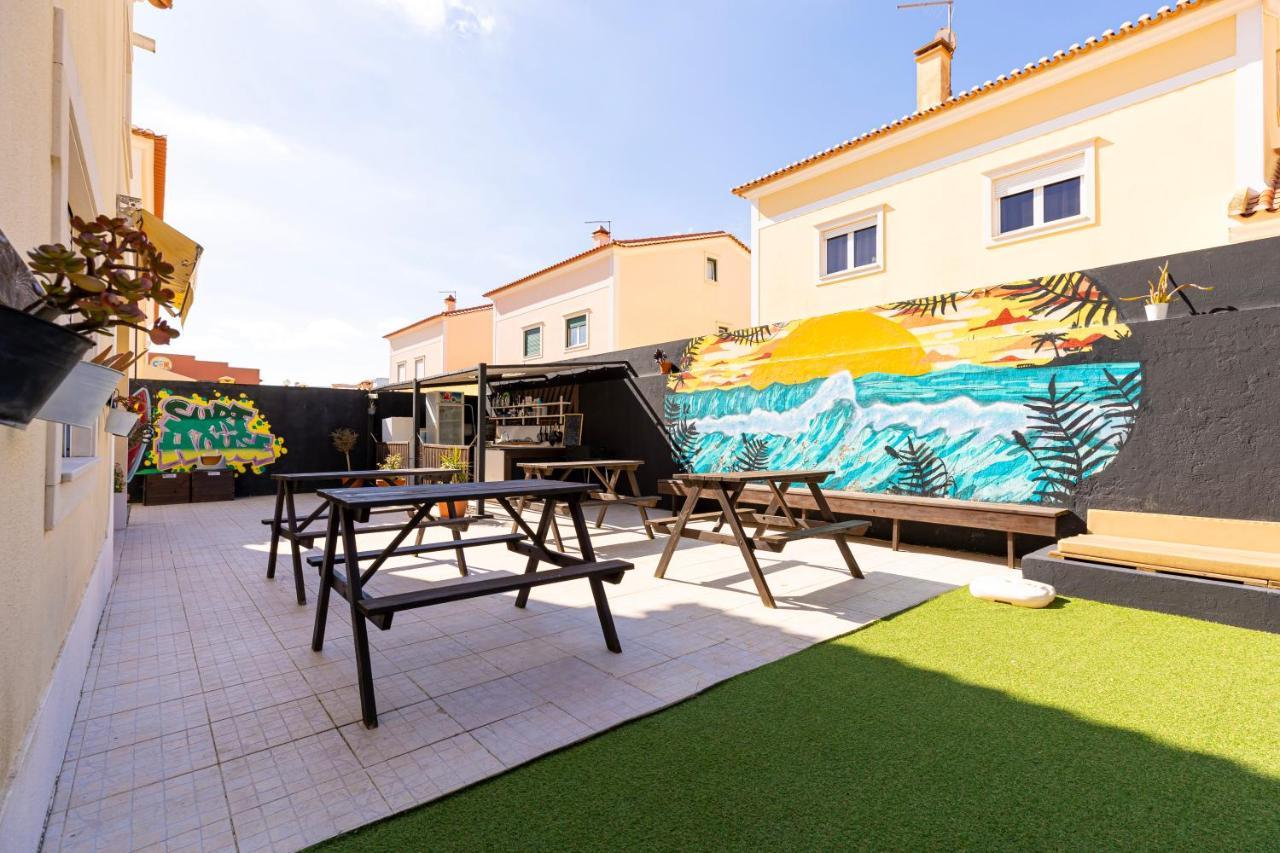 Albergue Pineapple Surf House Atouguia Da Baleia Exterior foto