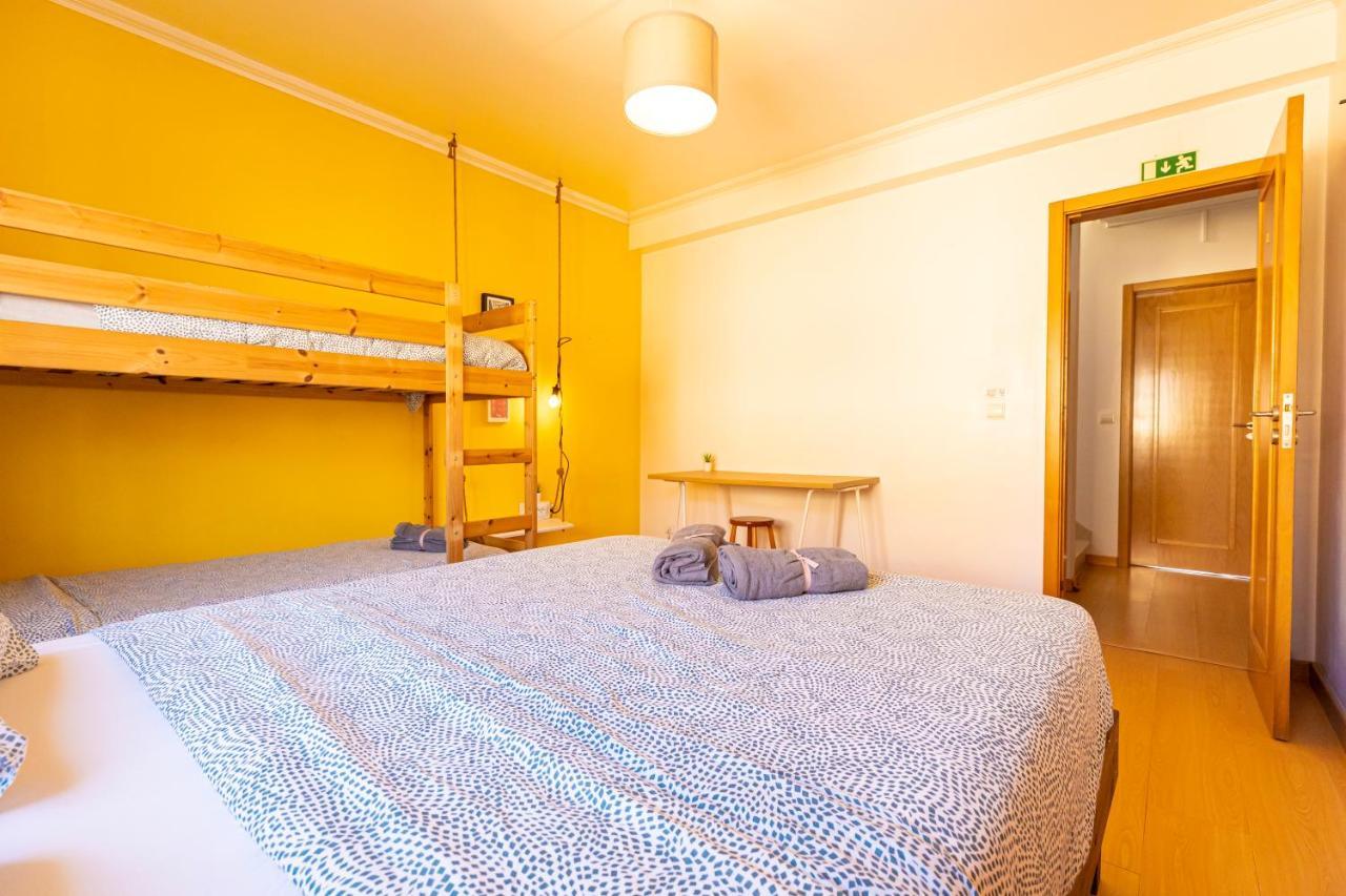 Albergue Pineapple Surf House Atouguia Da Baleia Exterior foto