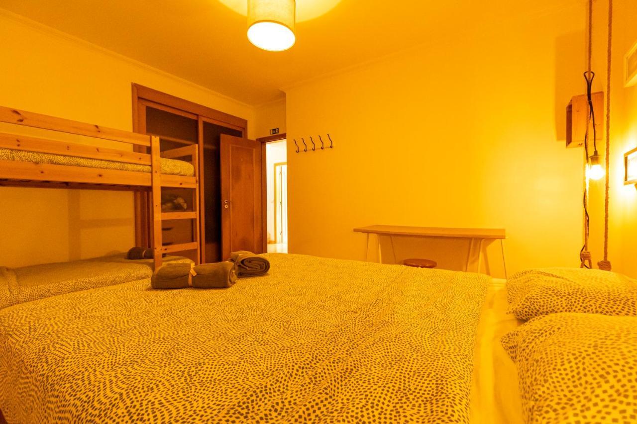 Albergue Pineapple Surf House Atouguia Da Baleia Exterior foto