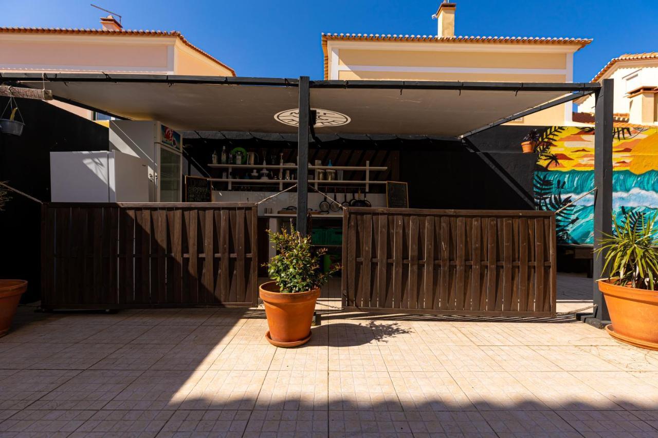 Albergue Pineapple Surf House Atouguia Da Baleia Exterior foto