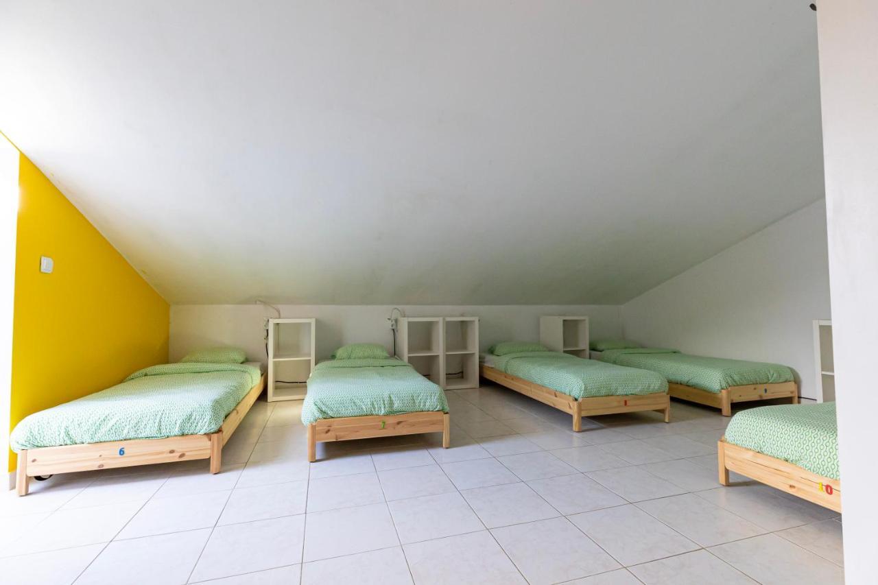 Albergue Pineapple Surf House Atouguia Da Baleia Exterior foto