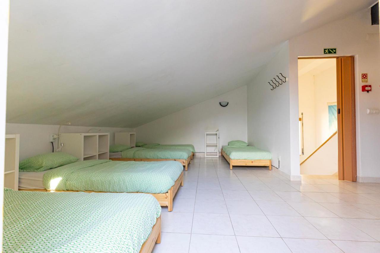 Albergue Pineapple Surf House Atouguia Da Baleia Exterior foto