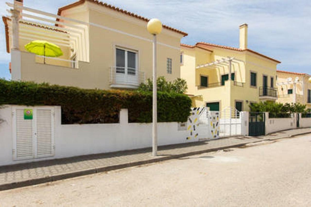 Albergue Pineapple Surf House Atouguia Da Baleia Exterior foto