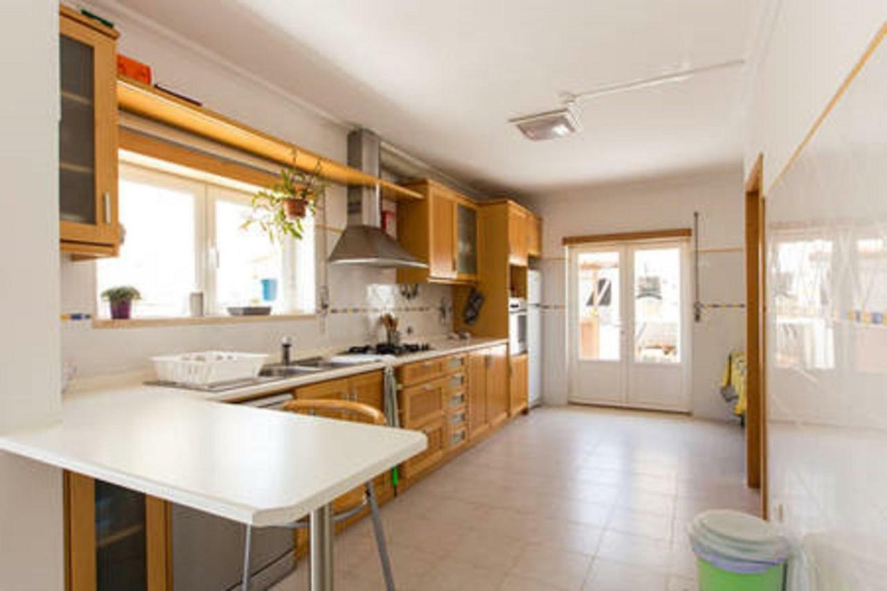 Albergue Pineapple Surf House Atouguia Da Baleia Exterior foto