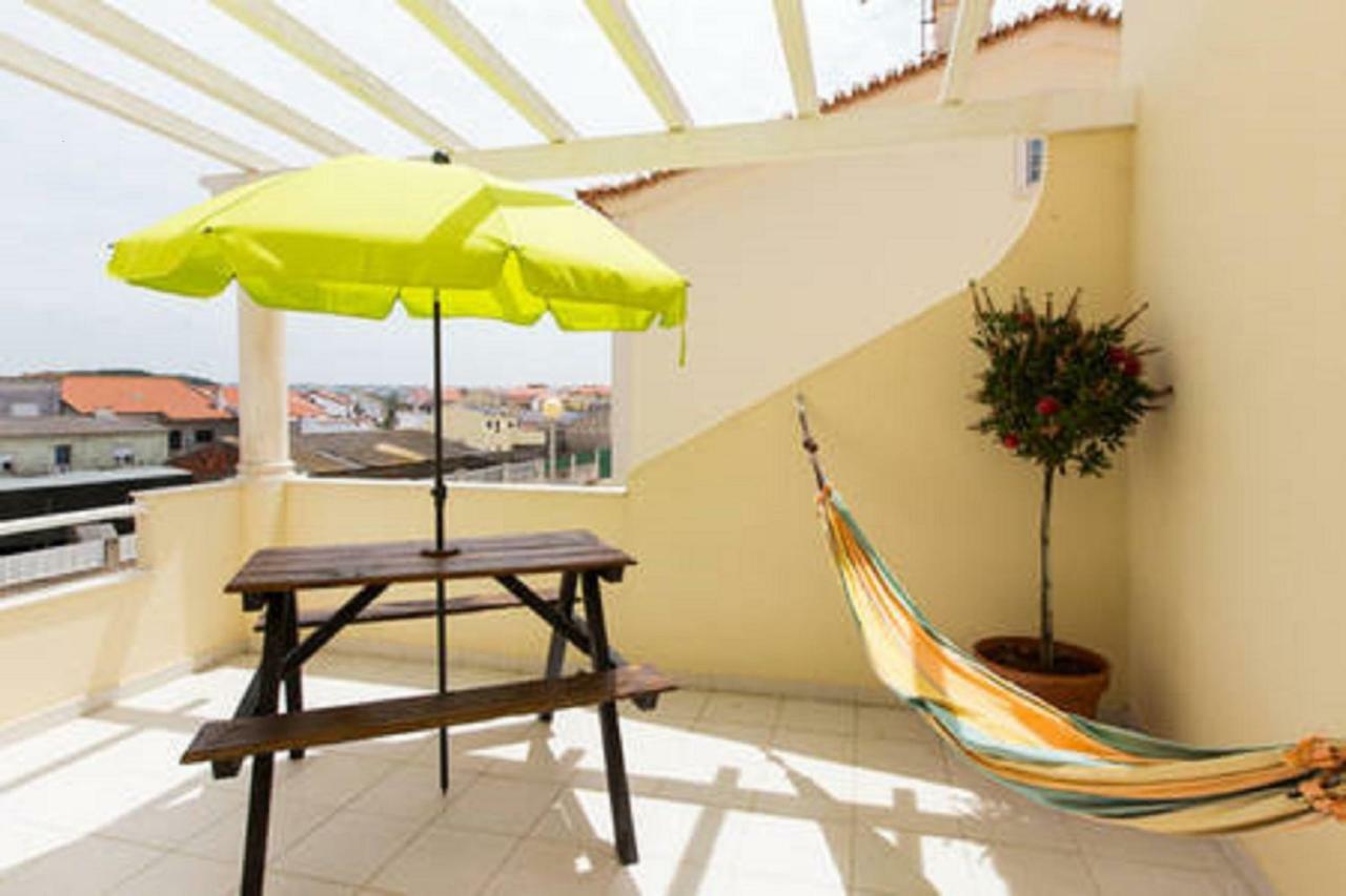 Albergue Pineapple Surf House Atouguia Da Baleia Exterior foto